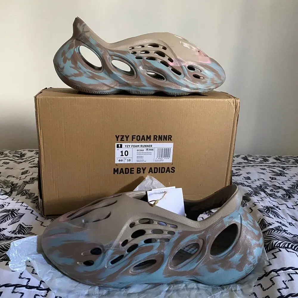 Yeezy Adidas foam runner MX Sand Grey - size 10 M / 11.5 W US / 43 EU